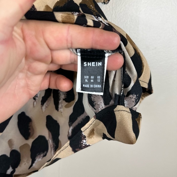 SHEIN xlarge animal print vnecklength vneck  euc - Picture 4 of 5